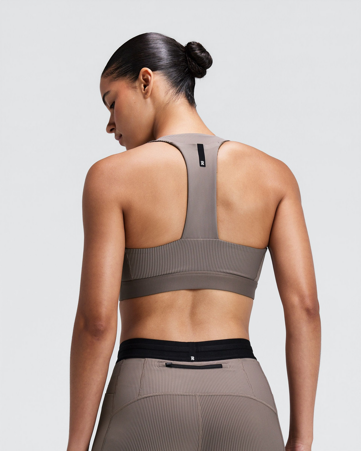 Women's Striped Cadence™ Scoop Neck T-Back Run Bra - Concrete Taupe / Cocoa