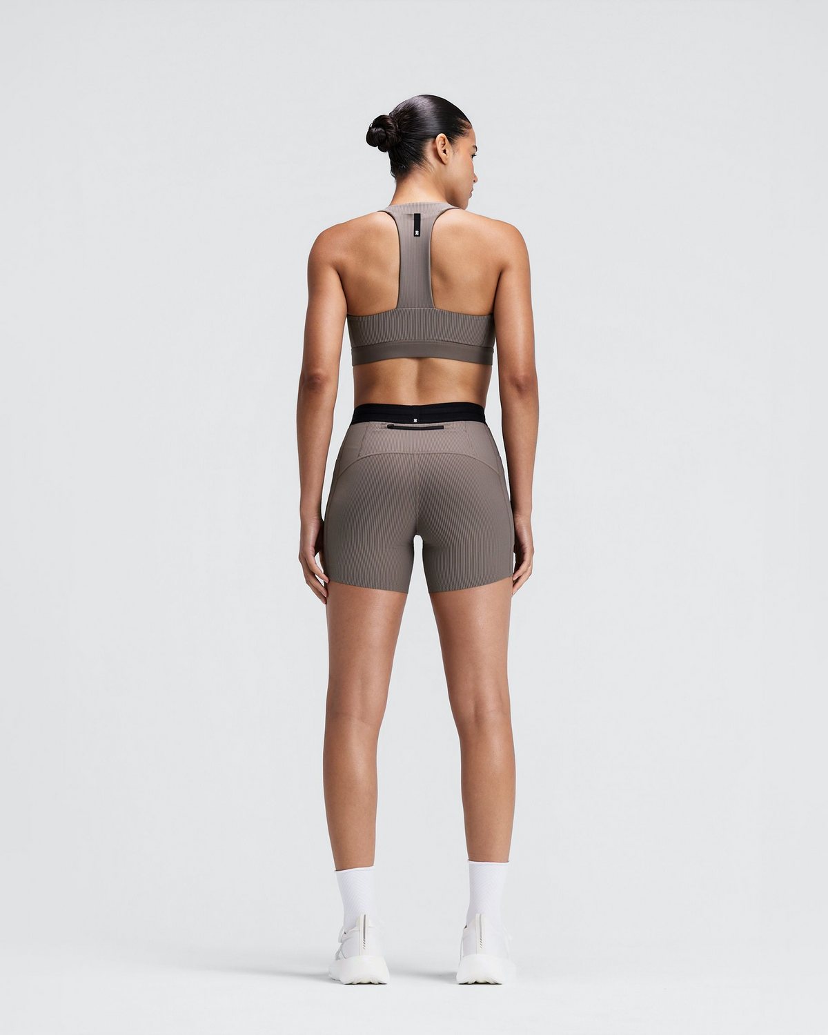 Women's Striped Cadence™ Scoop Neck T-Back Run Bra - Concrete Taupe / Cocoa