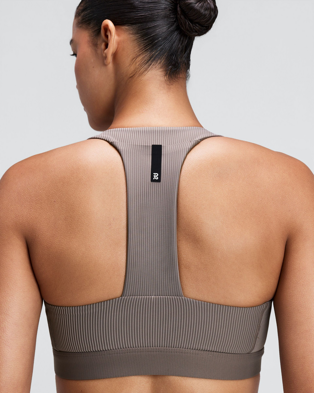Women's Striped Cadence™ Scoop Neck T-Back Run Bra - Concrete Taupe / Cocoa