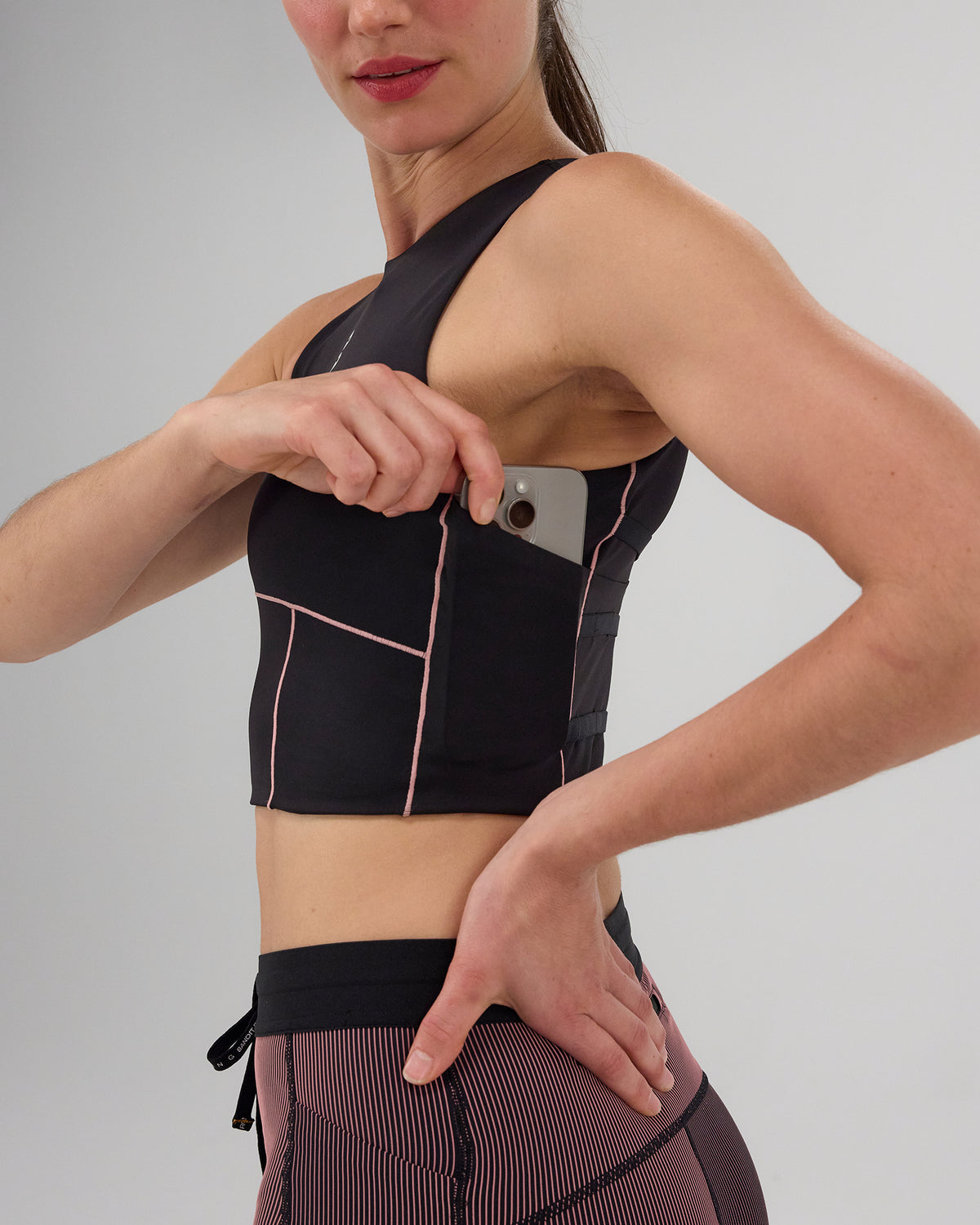 Stamina™ Pop Stitch Volta™ Crop - Black / Mauve