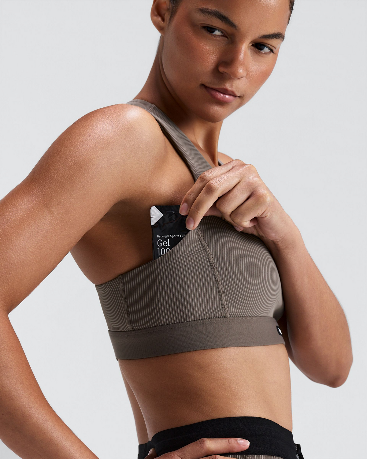 Women's Striped Cadence™ Scoop Neck T-Back Run Bra - Concrete Taupe / Cocoa