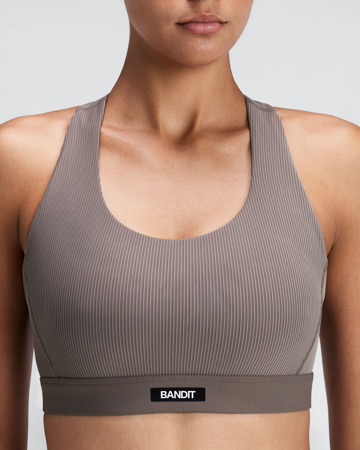 Women's Striped Cadence™ Scoop Neck T-Back Run Bra - Concrete Taupe / Cocoa