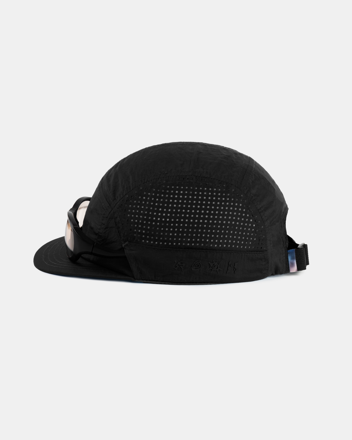Nylon HumoFit™ Run Hat with Sunglasses Holder - Black